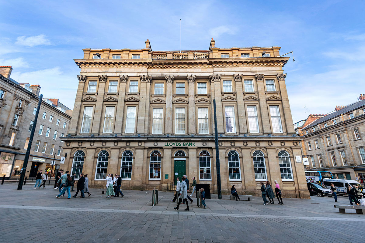 Photo of Lloyds bank